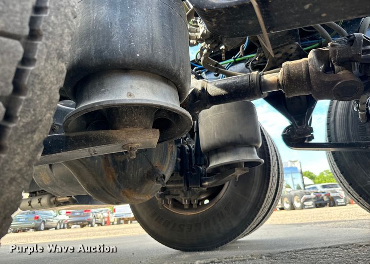 image for item NL9944 2019 Freightliner  Cascadia semi truck