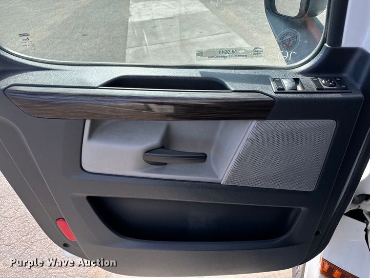 image for item NL9944 2019 Freightliner  Cascadia semi truck