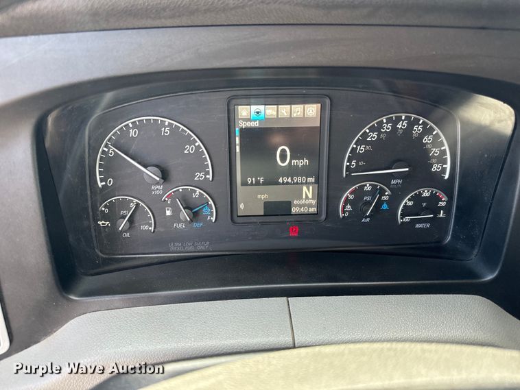 image for item NL9944 2019 Freightliner  Cascadia semi truck