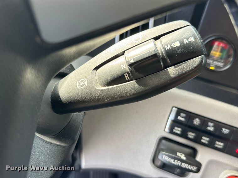 image for item NL9944 2019 Freightliner  Cascadia semi truck