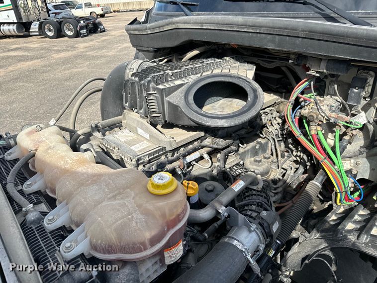 image for item NL9944 2019 Freightliner  Cascadia semi truck