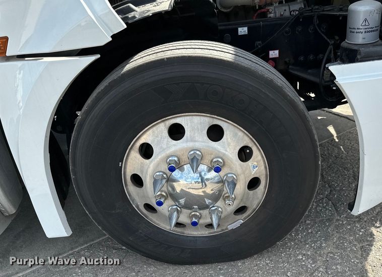 image for item NL9944 2019 Freightliner  Cascadia semi truck