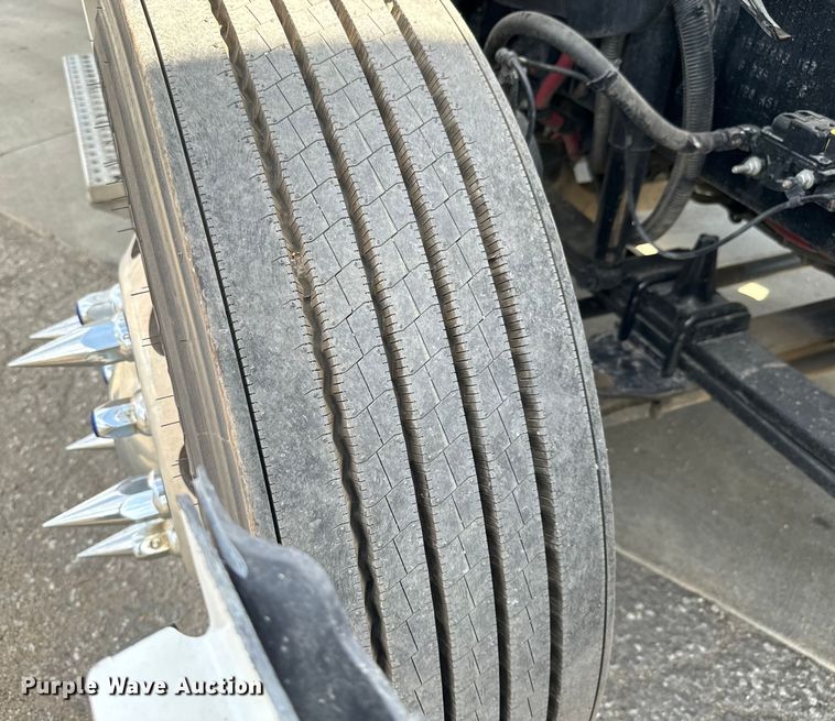 image for item NL9944 2019 Freightliner  Cascadia semi truck