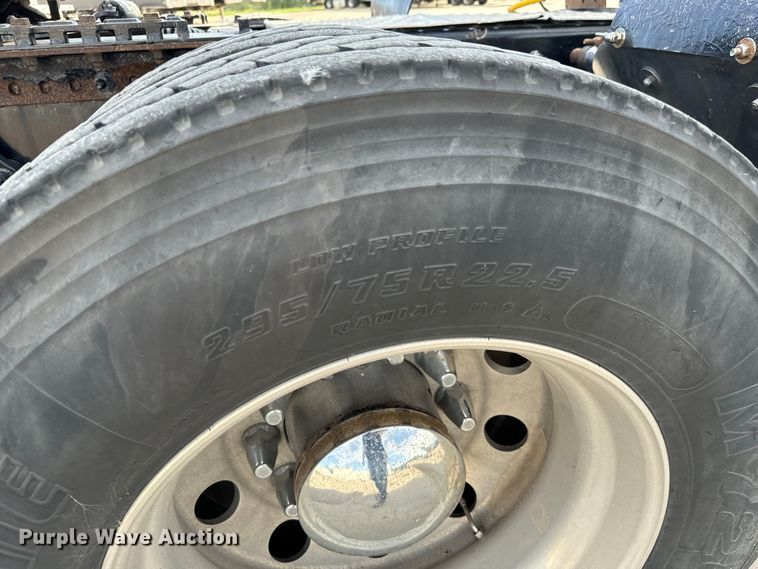 image for item NL9944 2019 Freightliner  Cascadia semi truck