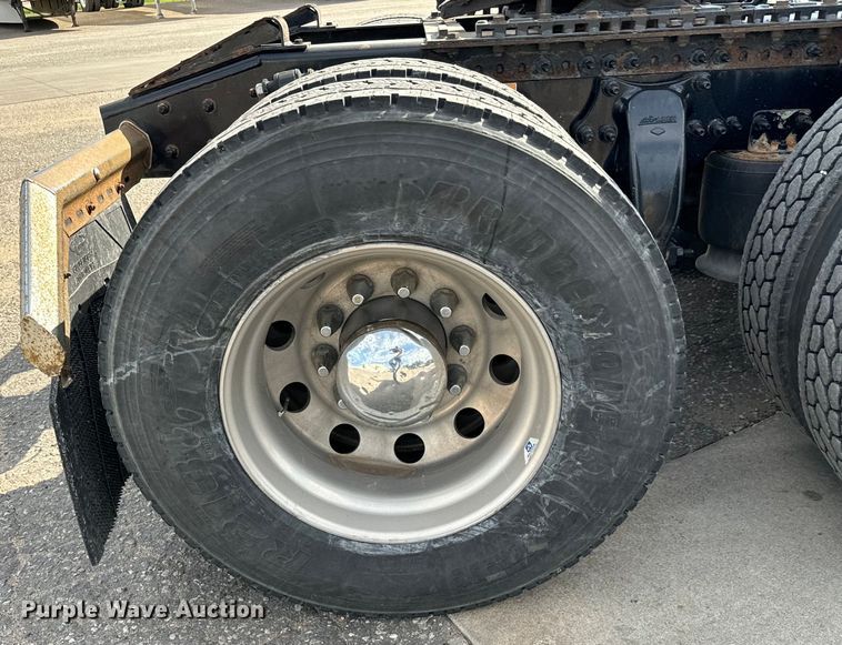 image for item NL9944 2019 Freightliner  Cascadia semi truck