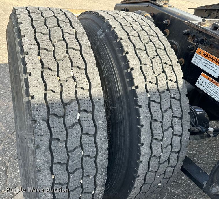 image for item NL9944 2019 Freightliner  Cascadia semi truck