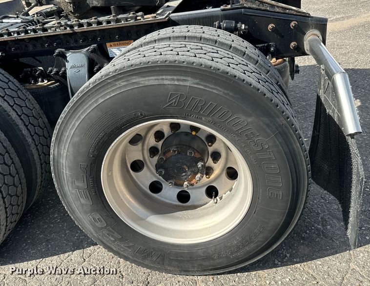 image for item NL9944 2019 Freightliner  Cascadia semi truck