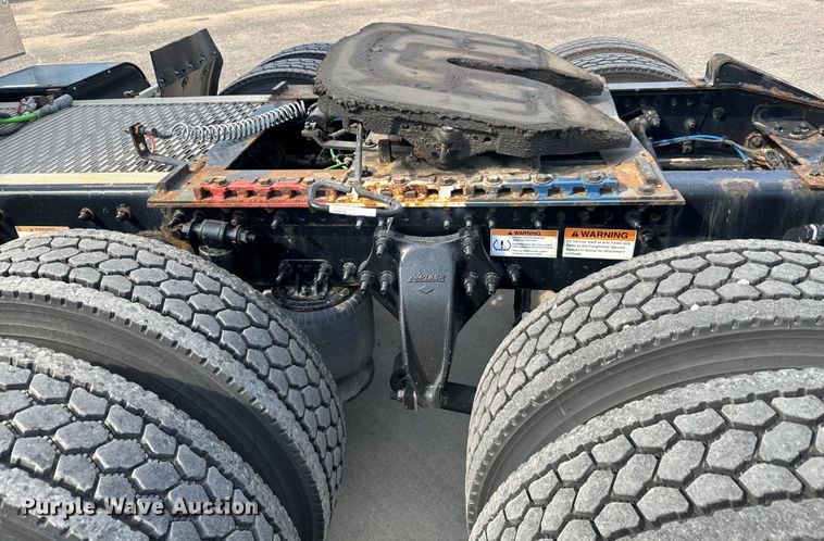 image for item NL9945 2020 Freightliner  Cascadia semi truck