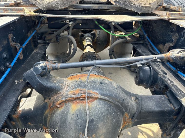 image for item NL9945 2020 Freightliner  Cascadia semi truck