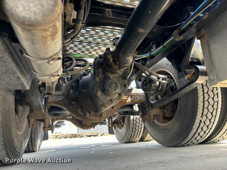 image for item NL9945 2020 Freightliner  Cascadia semi truck