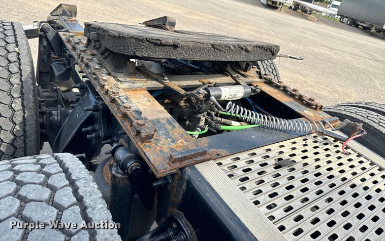 image for item NL9945 2020 Freightliner  Cascadia semi truck