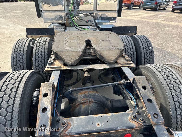 image for item NL9945 2020 Freightliner  Cascadia semi truck