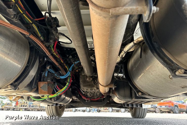 image for item NL9945 2020 Freightliner  Cascadia semi truck