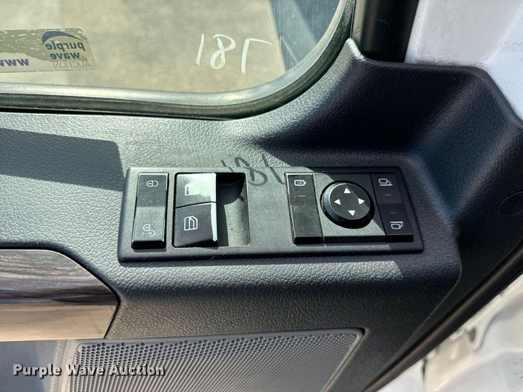 image for item NL9945 2020 Freightliner  Cascadia semi truck