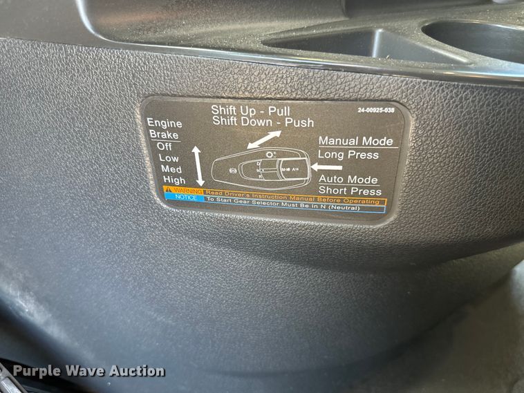 image for item NL9945 2020 Freightliner  Cascadia semi truck