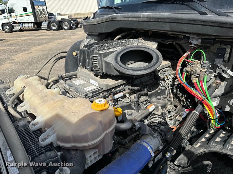 image for item NL9945 2020 Freightliner  Cascadia semi truck