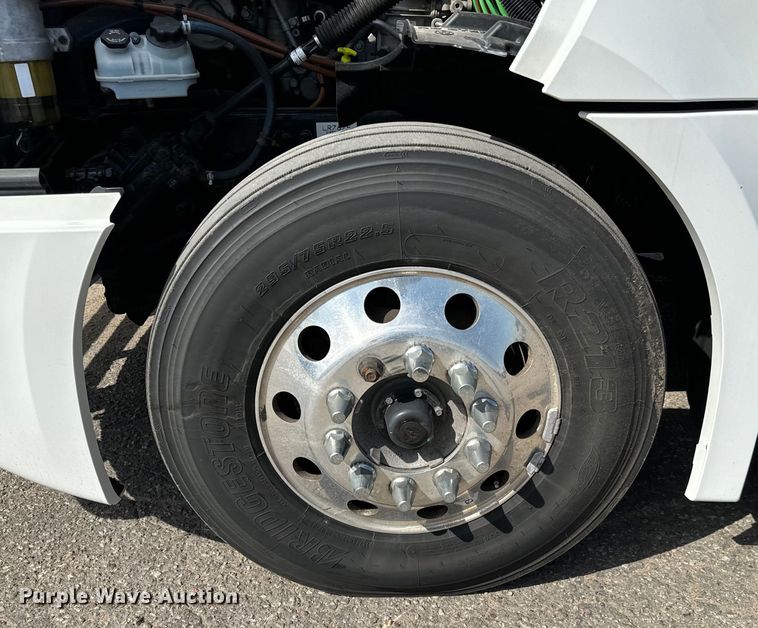 image for item NL9945 2020 Freightliner  Cascadia semi truck