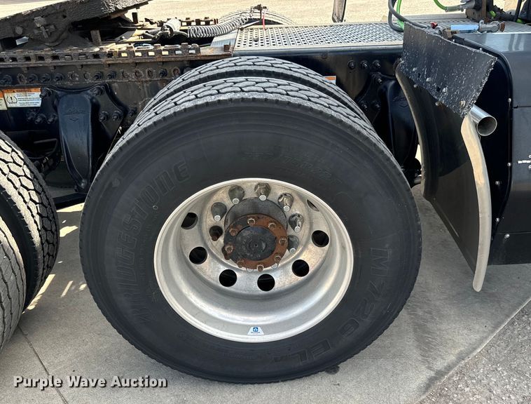 image for item NL9945 2020 Freightliner  Cascadia semi truck