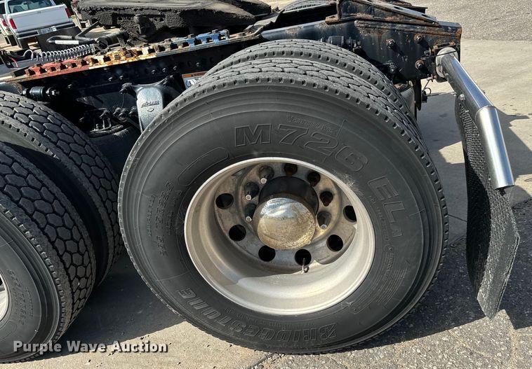 image for item NL9945 2020 Freightliner  Cascadia semi truck