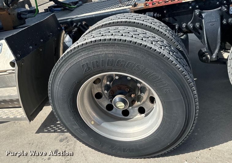 image for item NL9945 2020 Freightliner  Cascadia semi truck