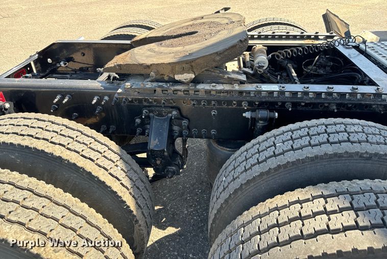 image for item NL9946 2020 Volvo VNL64T semi truck