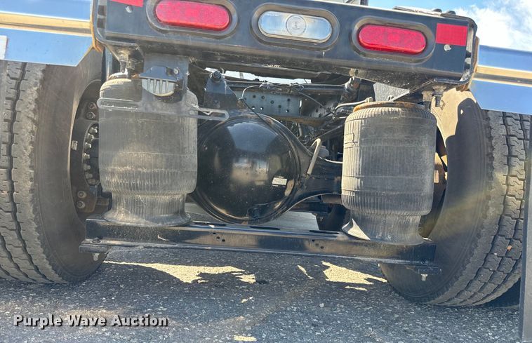 image for item NL9946 2020 Volvo VNL64T semi truck