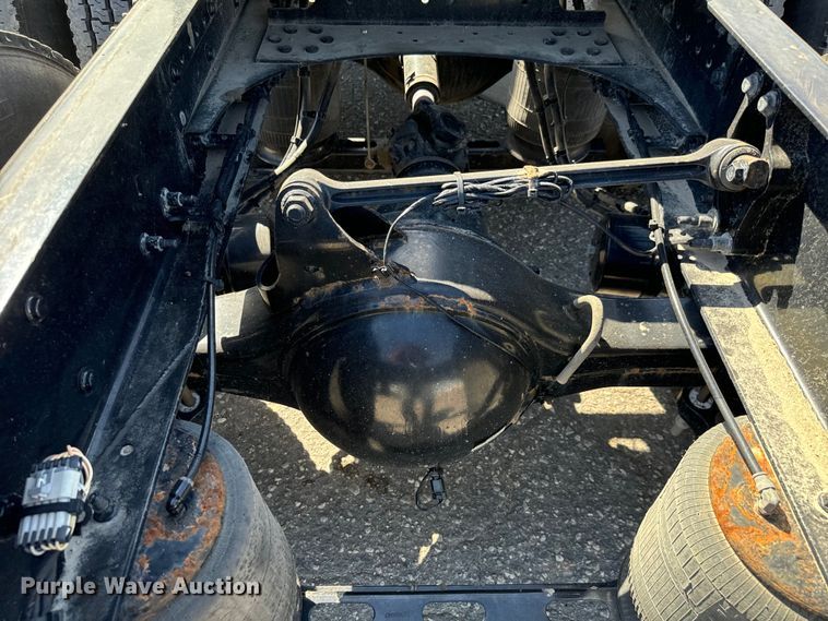 image for item NL9946 2020 Volvo VNL64T semi truck