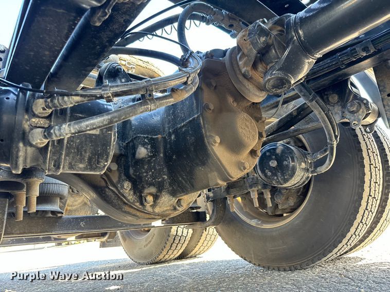 image for item NL9946 2020 Volvo VNL64T semi truck