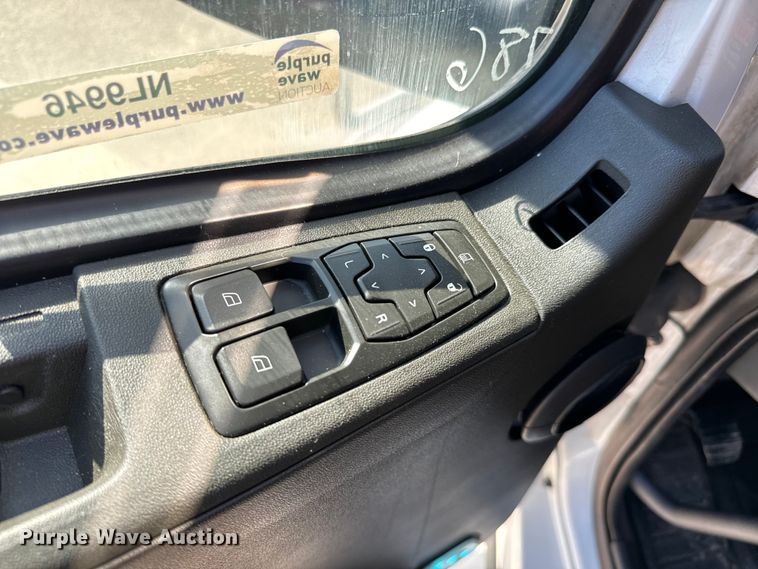 image for item NL9946 2020 Volvo VNL64T semi truck