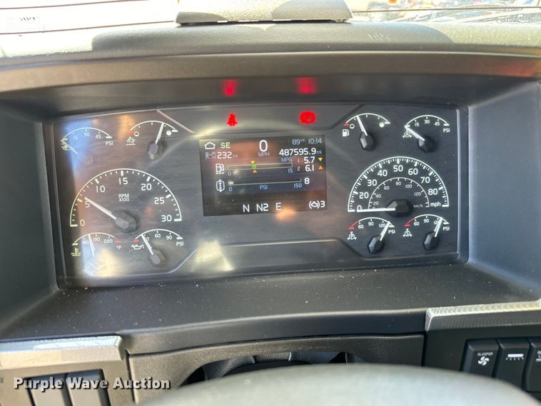 image for item NL9946 2020 Volvo VNL64T semi truck