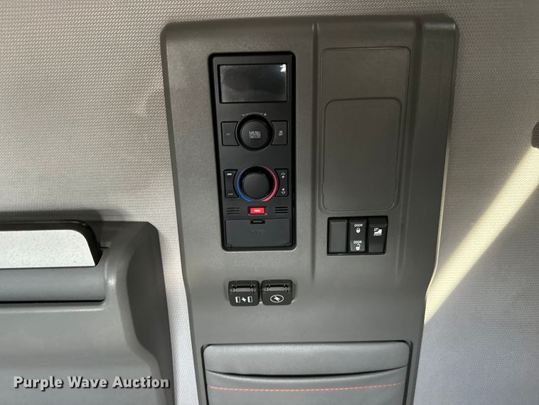 image for item NL9946 2020 Volvo VNL64T semi truck