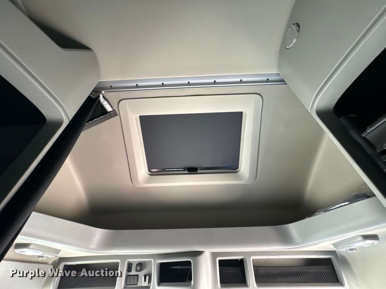 image for item NL9946 2020 Volvo VNL64T semi truck