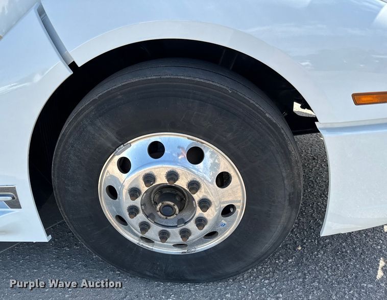 image for item NL9946 2020 Volvo VNL64T semi truck