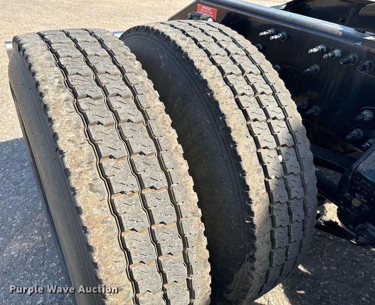 image for item NL9946 2020 Volvo VNL64T semi truck