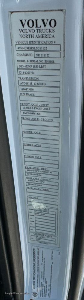 image for item NL9946 2020 Volvo VNL64T semi truck