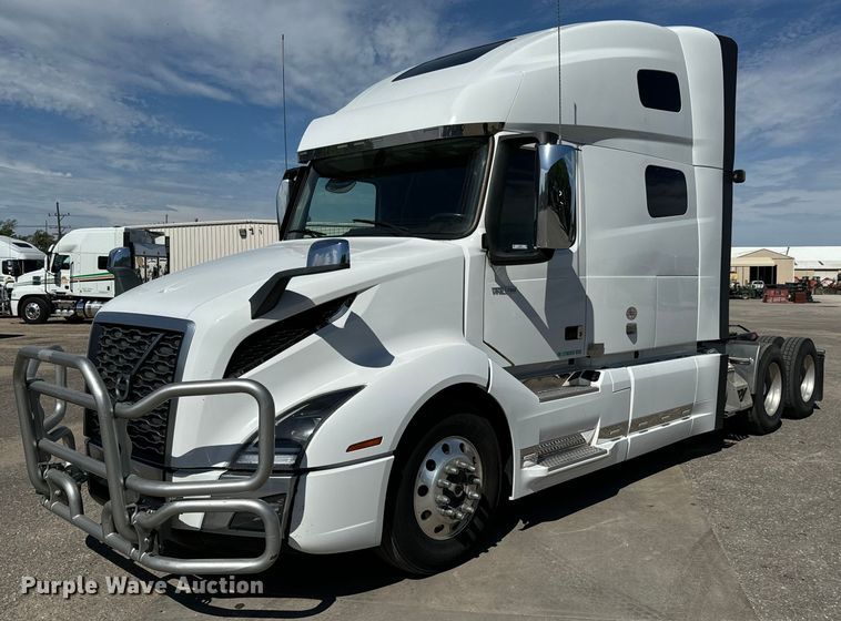 image for item NL9947 2020 Volvo  VNL64T semi truck
