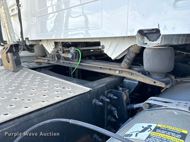 image for item NL9947 2020 Volvo  VNL64T semi truck