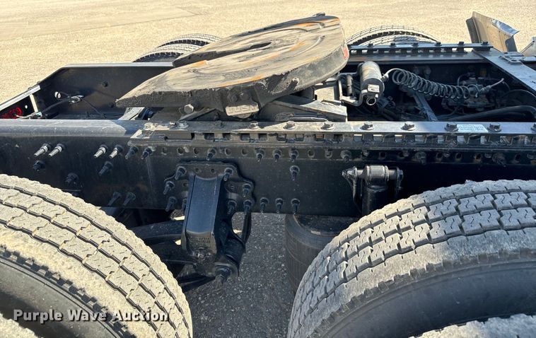 image for item NL9947 2020 Volvo  VNL64T semi truck