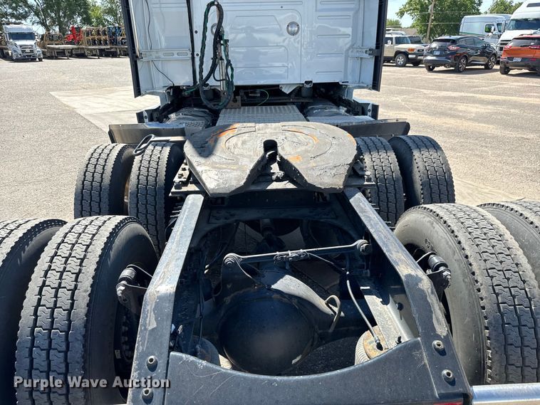 image for item NL9947 2020 Volvo  VNL64T semi truck