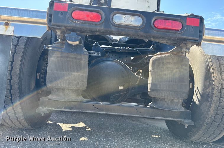 image for item NL9947 2020 Volvo  VNL64T semi truck