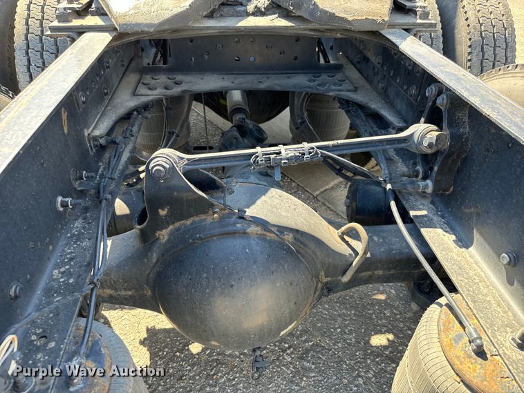 image for item NL9947 2020 Volvo  VNL64T semi truck