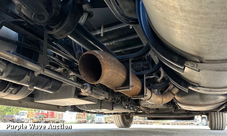 image for item NL9947 2020 Volvo  VNL64T semi truck