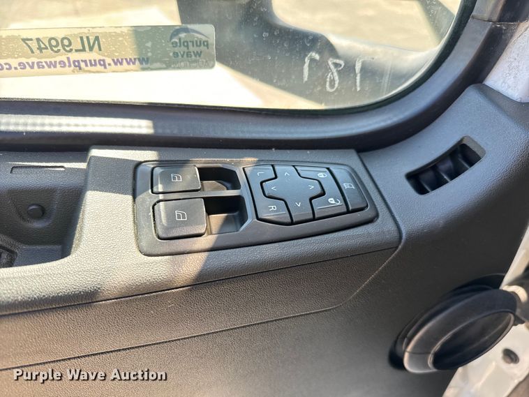 image for item NL9947 2020 Volvo  VNL64T semi truck