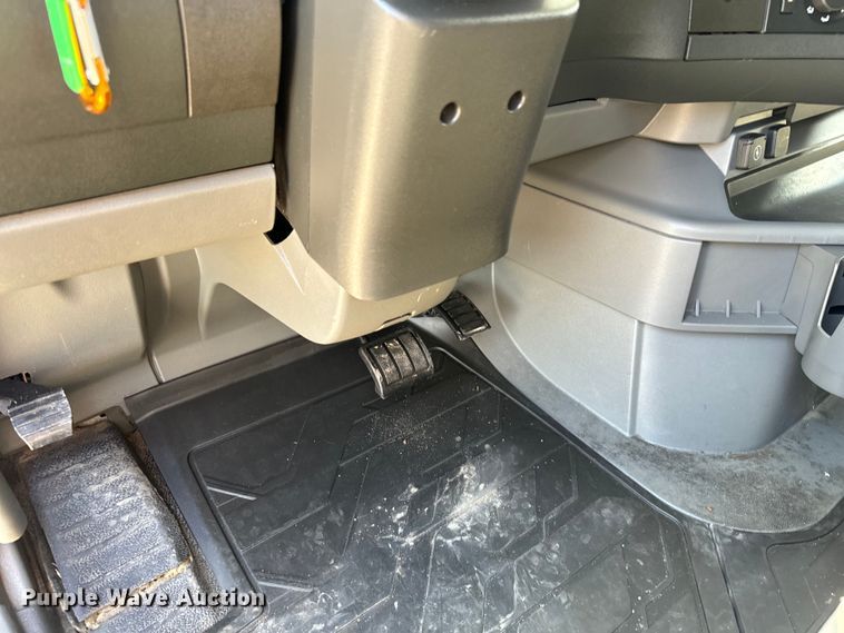 image for item NL9947 2020 Volvo  VNL64T semi truck