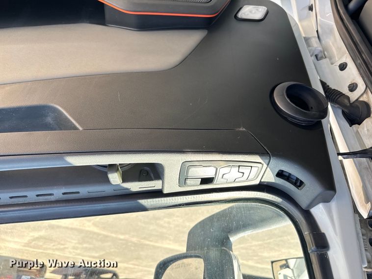 image for item NL9947 2020 Volvo  VNL64T semi truck