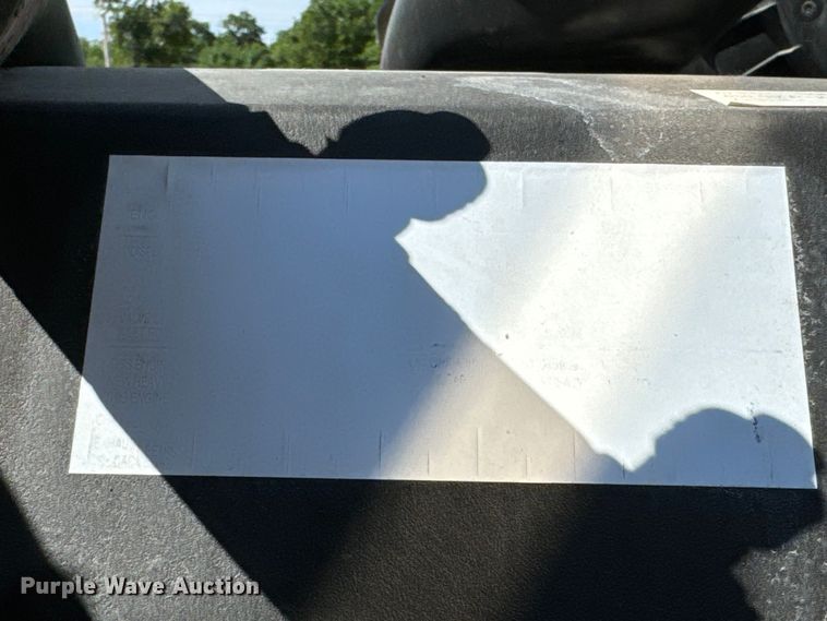 image for item NL9947 2020 Volvo  VNL64T semi truck