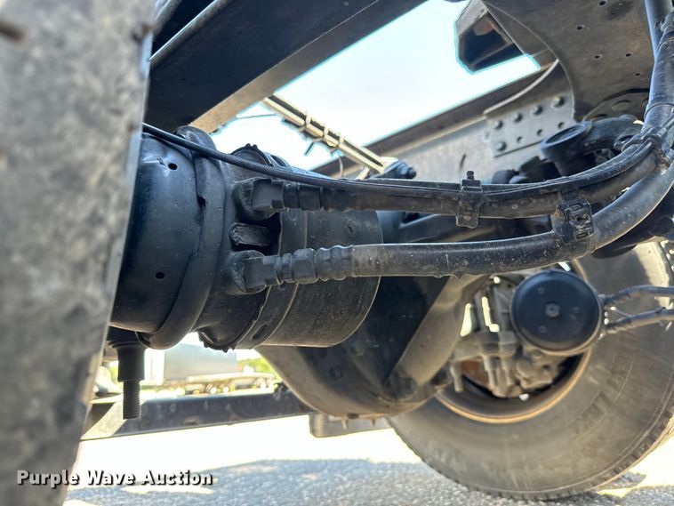 image for item NL9947 2020 Volvo  VNL64T semi truck