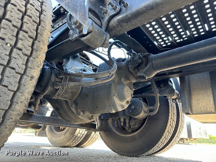 image for item NL9947 2020 Volvo  VNL64T semi truck