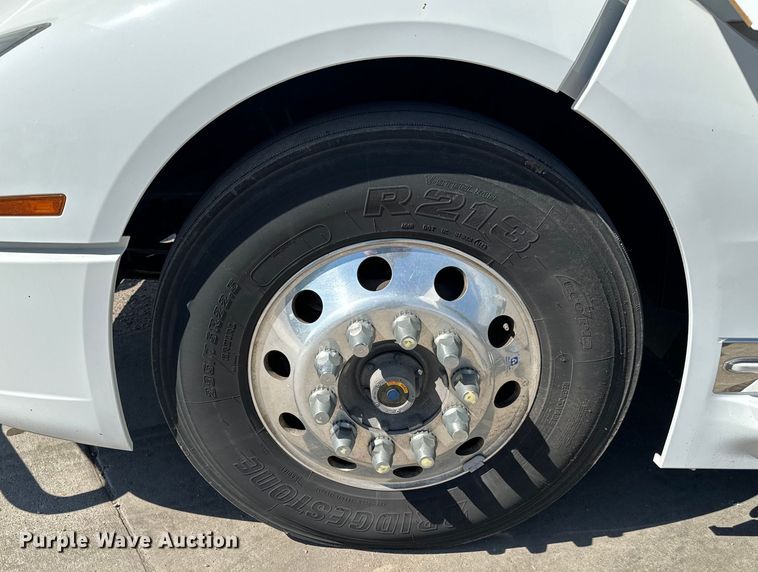 image for item NL9947 2020 Volvo  VNL64T semi truck