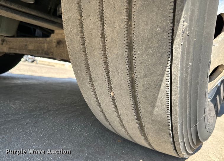 image for item NL9947 2020 Volvo  VNL64T semi truck